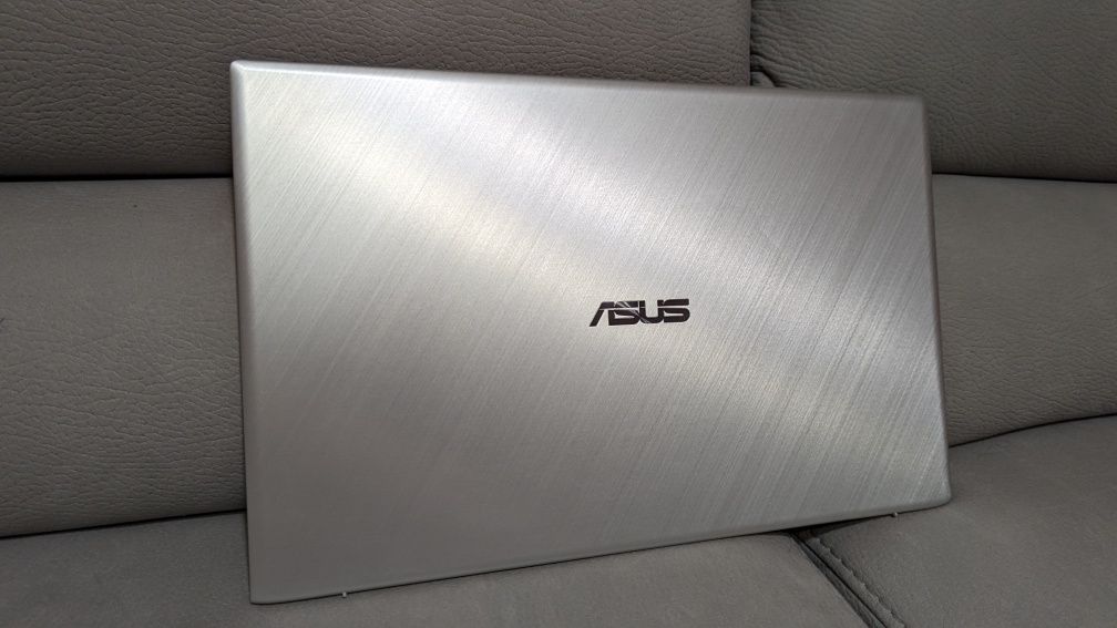 Asus VivoBook 17/Ryzen 7 5700u/17.3FHD IPS/SSD 1tb/24ram