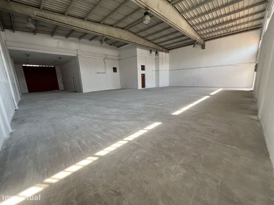 Armazém em Leça da Palmeira para arrendamento