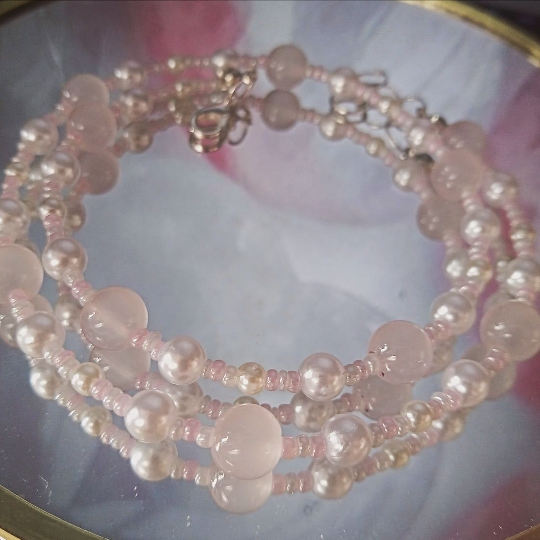 Naszyjnik różowy z perełkami