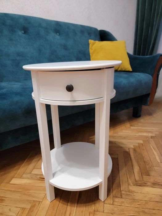 Тумба приліжкова