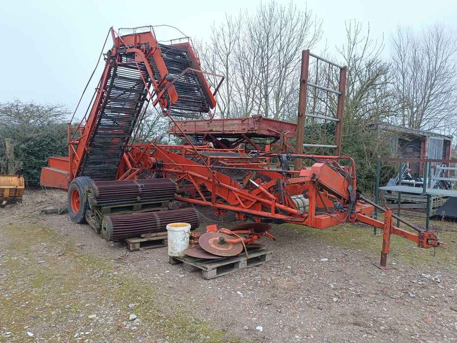 AMAC d2 zbieraczka kopaczka kombajn do zbierania cebuli zbioru warzyw