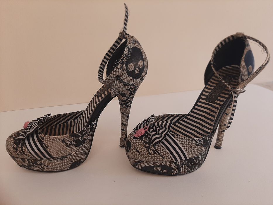 Туфлі Iron Fist з черепами 38 розмір босоніжки