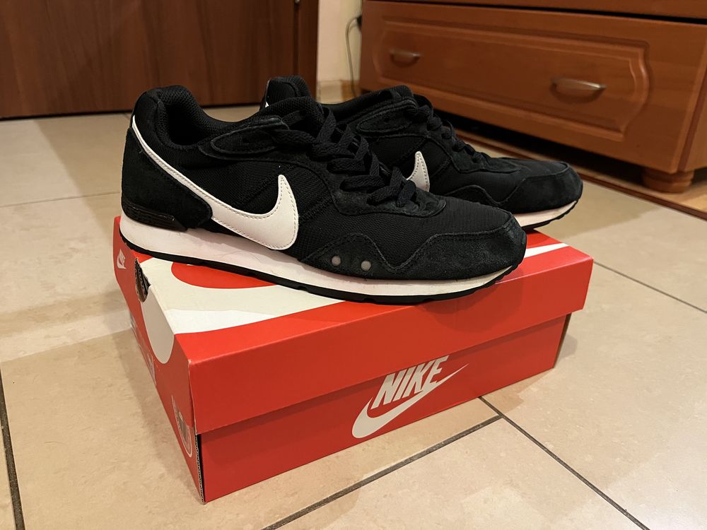 Buty do biegania damskie Nike Venture Runner - r 40.5