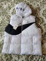 Kamizelka Nike Air pikowany bezrękawnik Nike Air biały XXL promocja