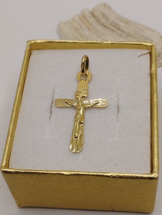 Złoty wisiorek krzyżyk szlif, złoto 585