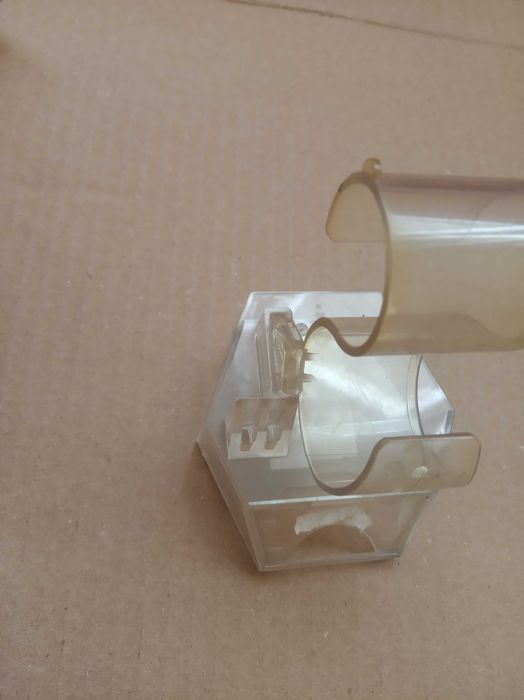 3 пласмасові підставки для прикрас одним лотом