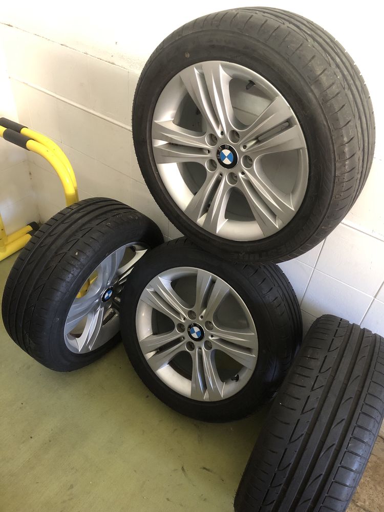 Conjunto de jantes BMW com pneus 225/50R17