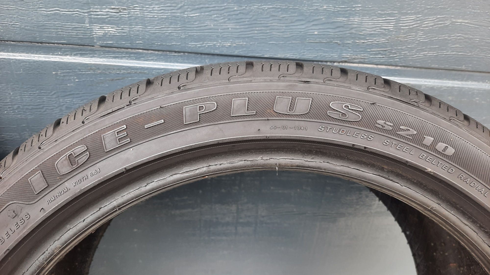 Imperial 235/40 R18 Ice-plus 5 mm