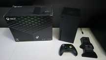 Konsola Xbox Series X + stacja ładująca. Stan perfekcyjny!
