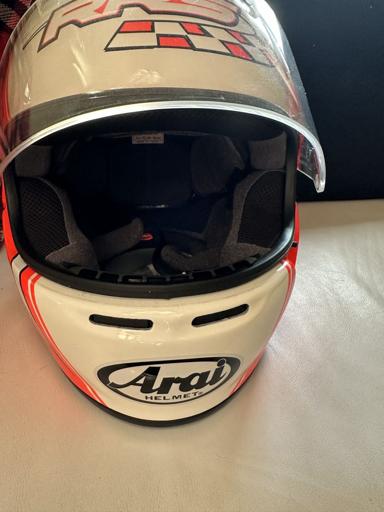 Capacete Novo Arai RRS da Ferrari nunca usado