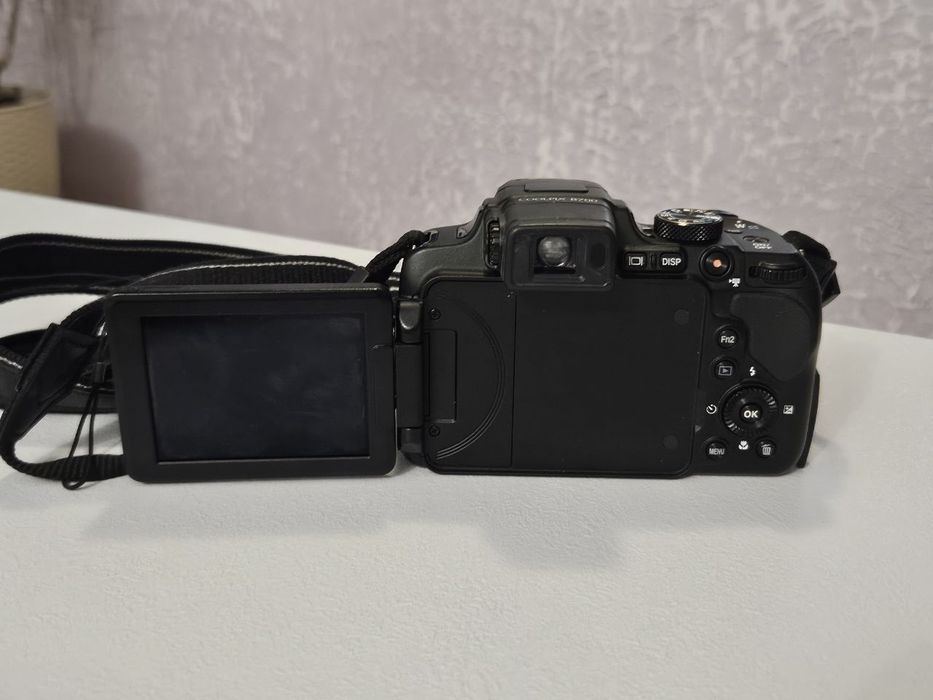 Nikon coolpix B700