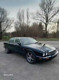 Samochód jaguar XJ 8