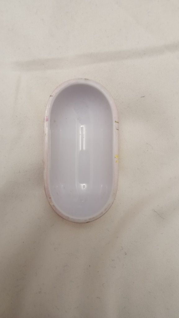 Wieczko do etui na słuchawki Airpods