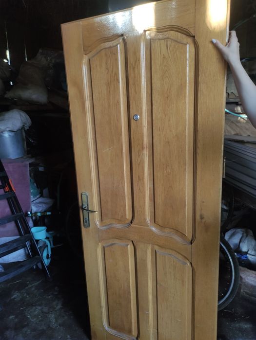 Двері дерев'яні вхідні