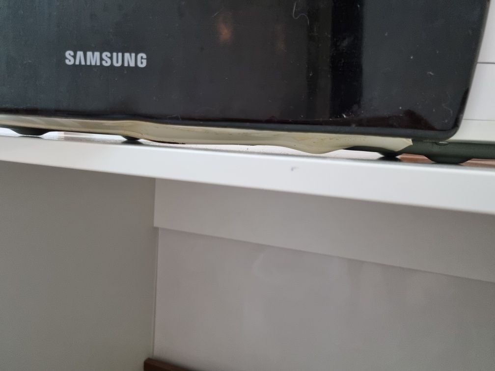 Мікрохвильова піч SAMSUNG ME81KRW