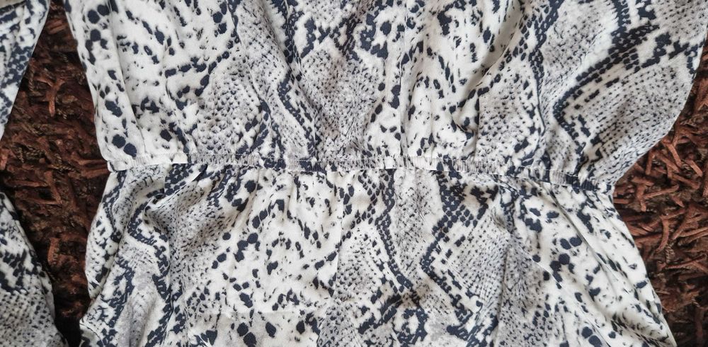 Szaro czarna sukienka skóra węża Missguided m/l