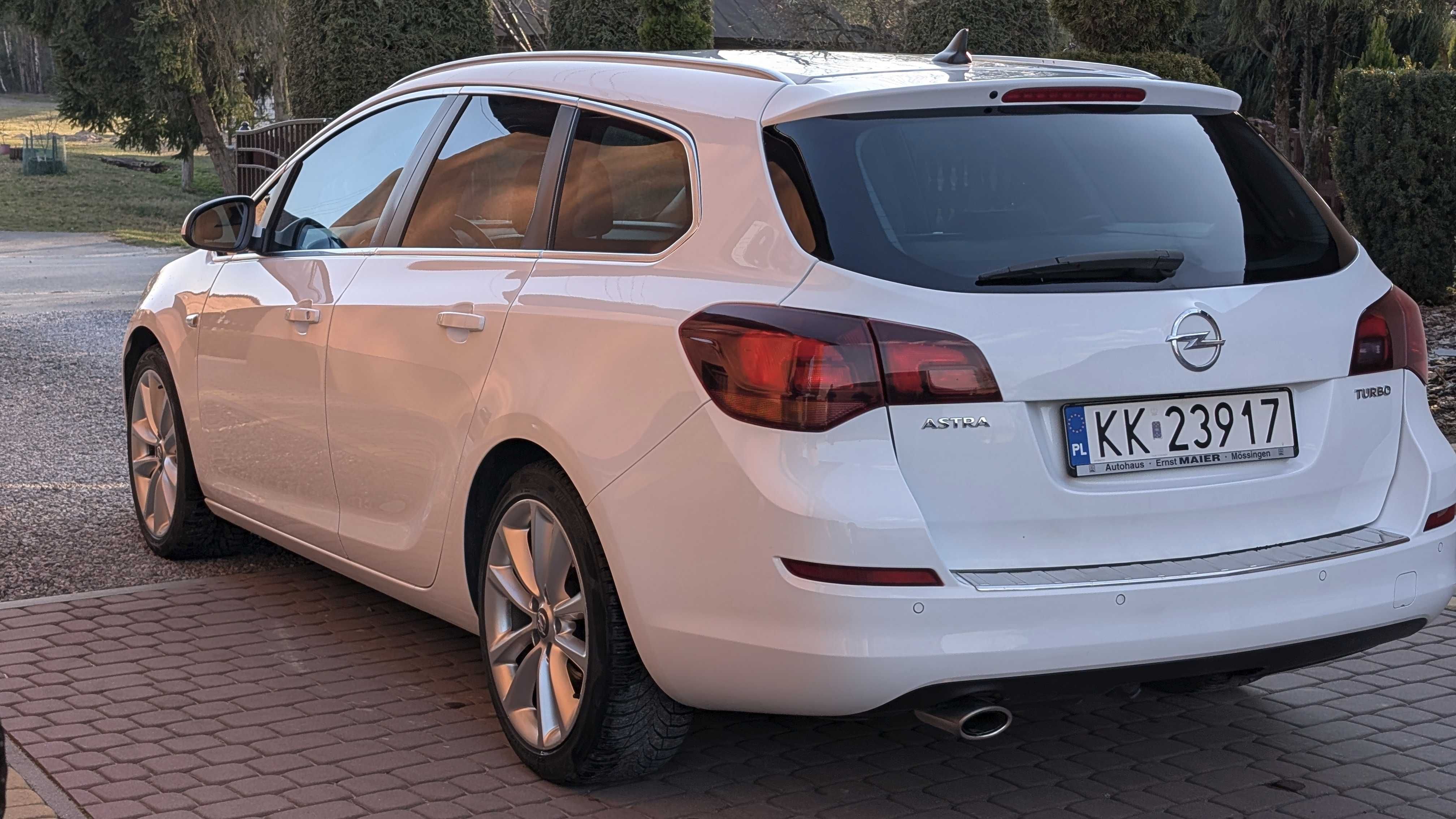 Opel Astra J 1.6 turbo 2010 r.