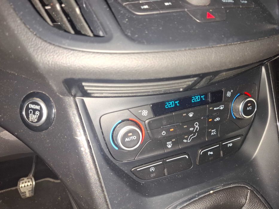 FORD KUGA 1.5 TDCi ST Line (Full extras)