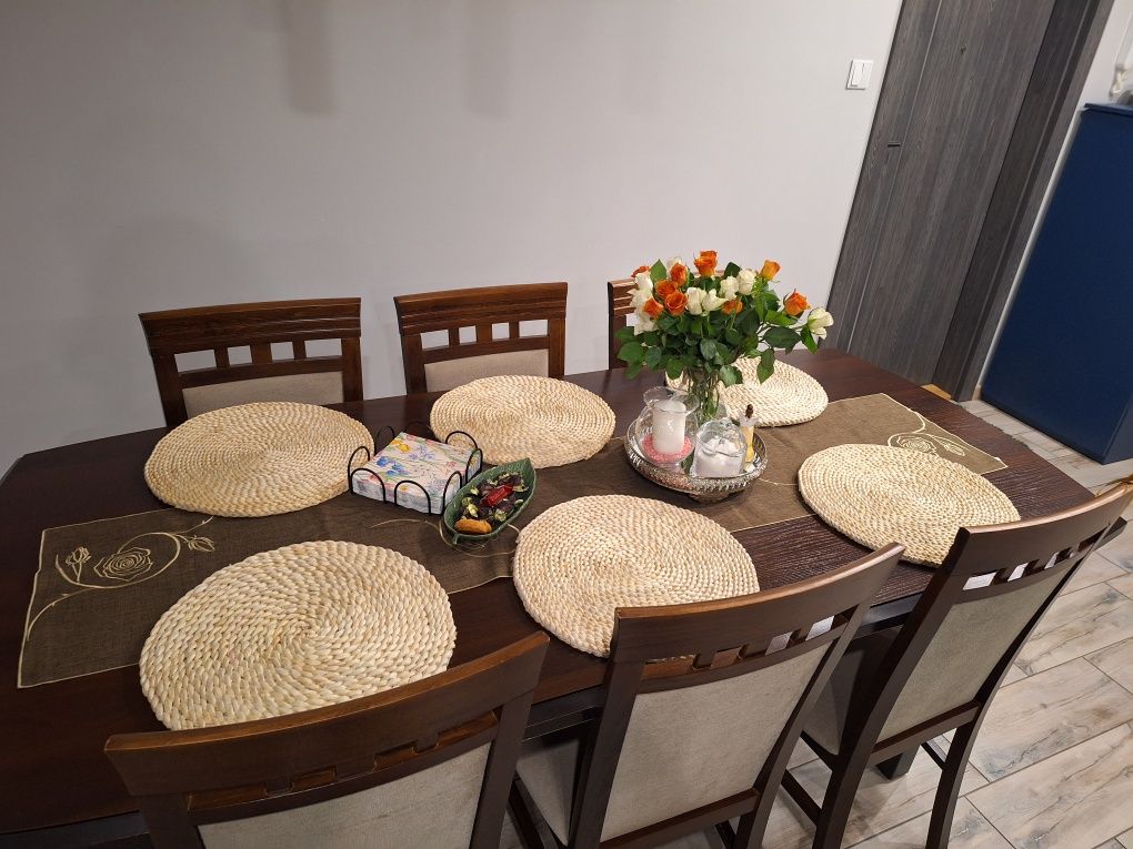 Sprzedam stół z krzesłami