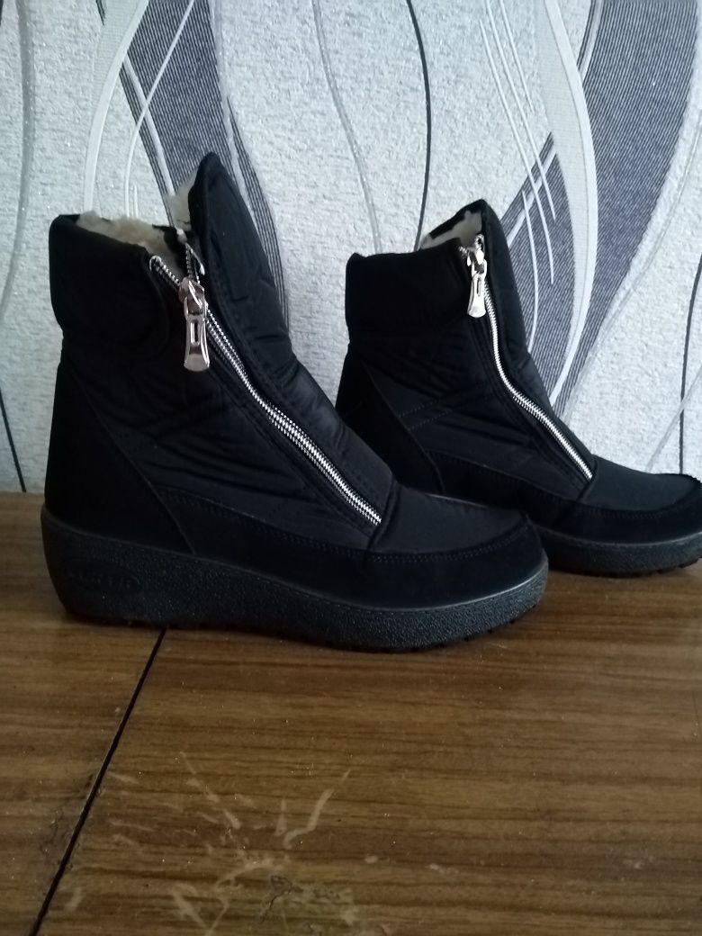 Продам зимние сапоги