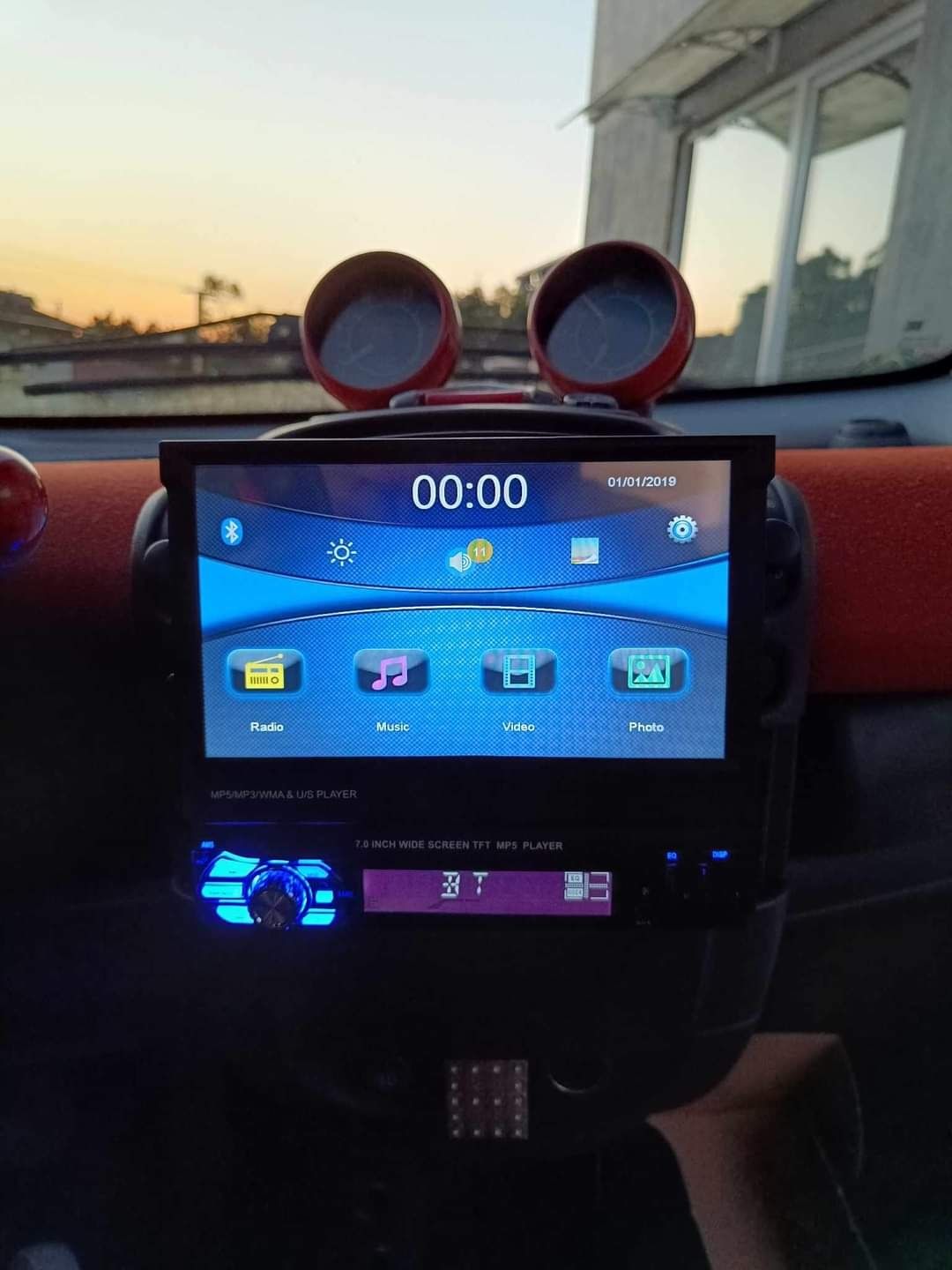 Auto Rádio 1 Din com Ecrã Rebatível (GPS-Mirror Link, Bluetooth, ect)