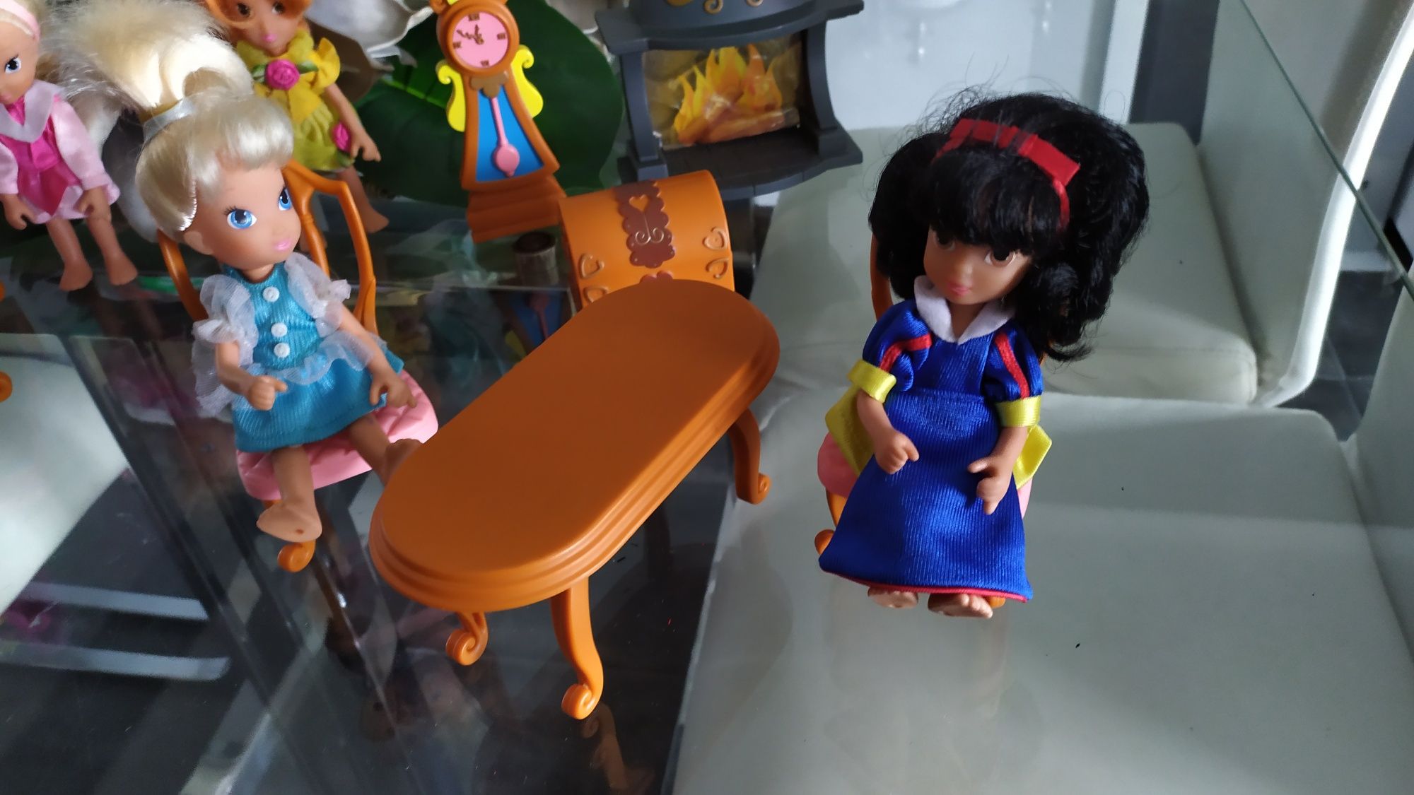 Conjunto RARO de 4 mini princesas Disney com mobílias