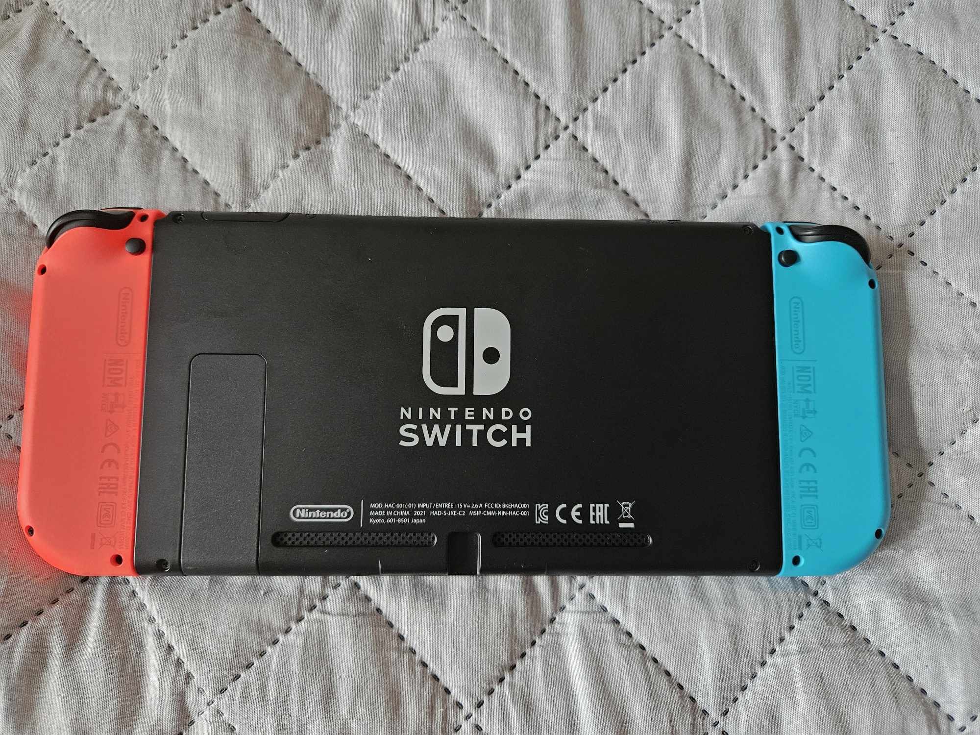 Zestaw konsola Nintendo Switch V2 + 4 gry