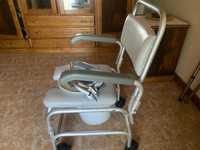Cadeira Sanitária e de Banho com rodas