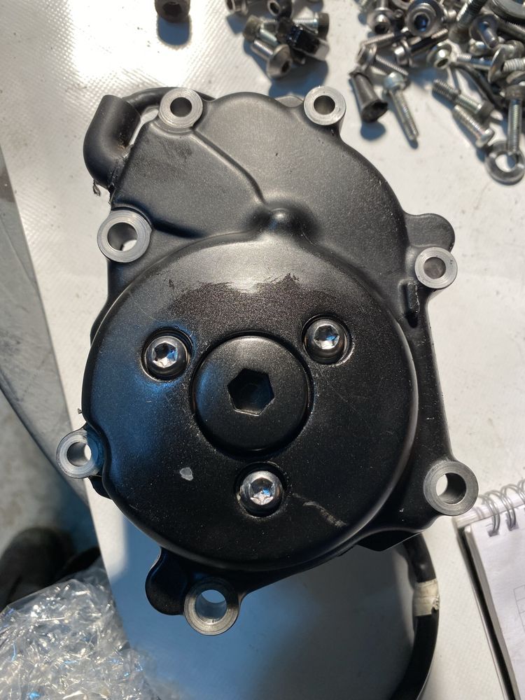 Dekiel kapa pokrywa alternatora yamaha yzf r1 rn19 czesci 07-08