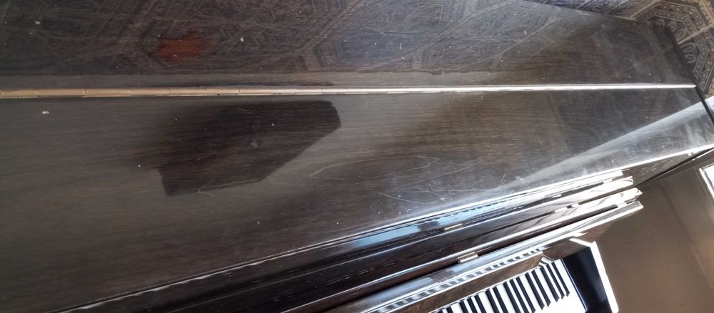 Piano de parede HSINGHAI, Bom estado.