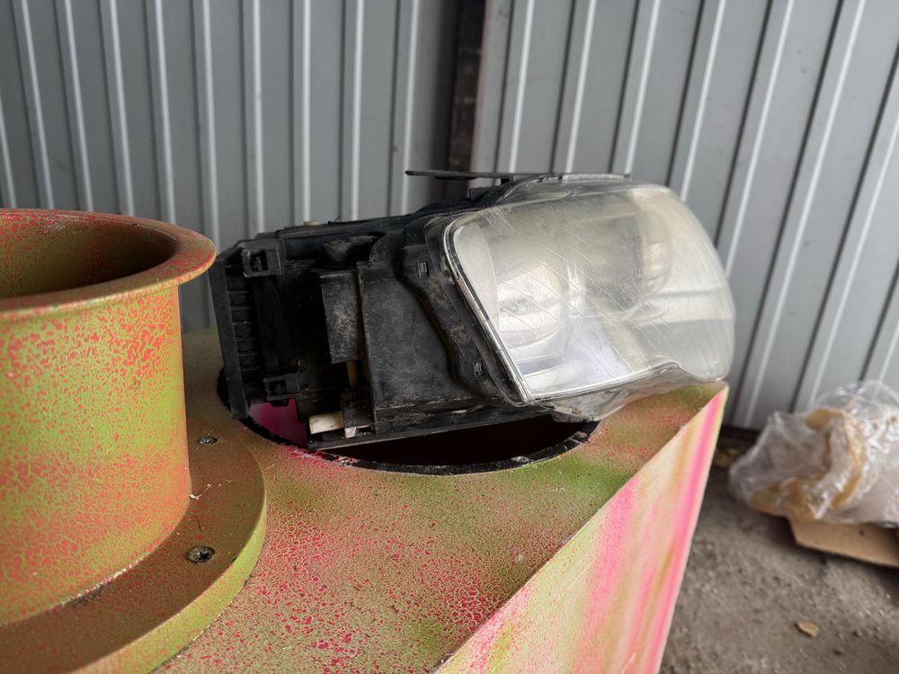 Lampa bixenon skrętny passat b6