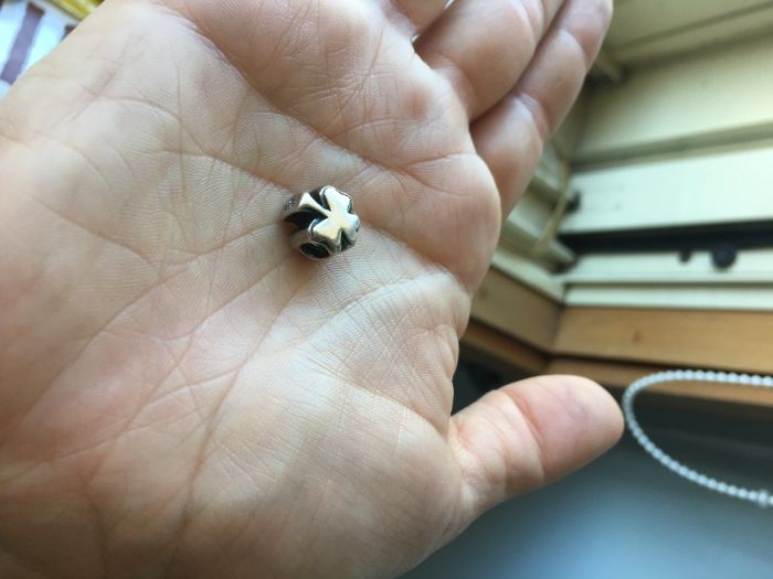 Contas Amor e Baci para pulseira Pandora