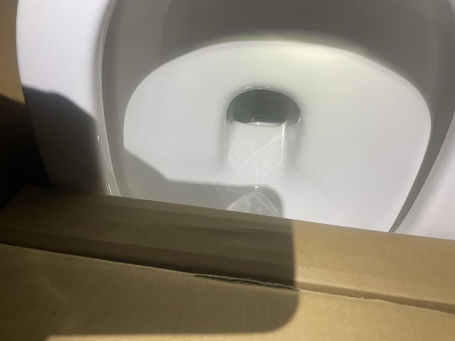 Унітаз Roca в ідеальному стані є 2 шт