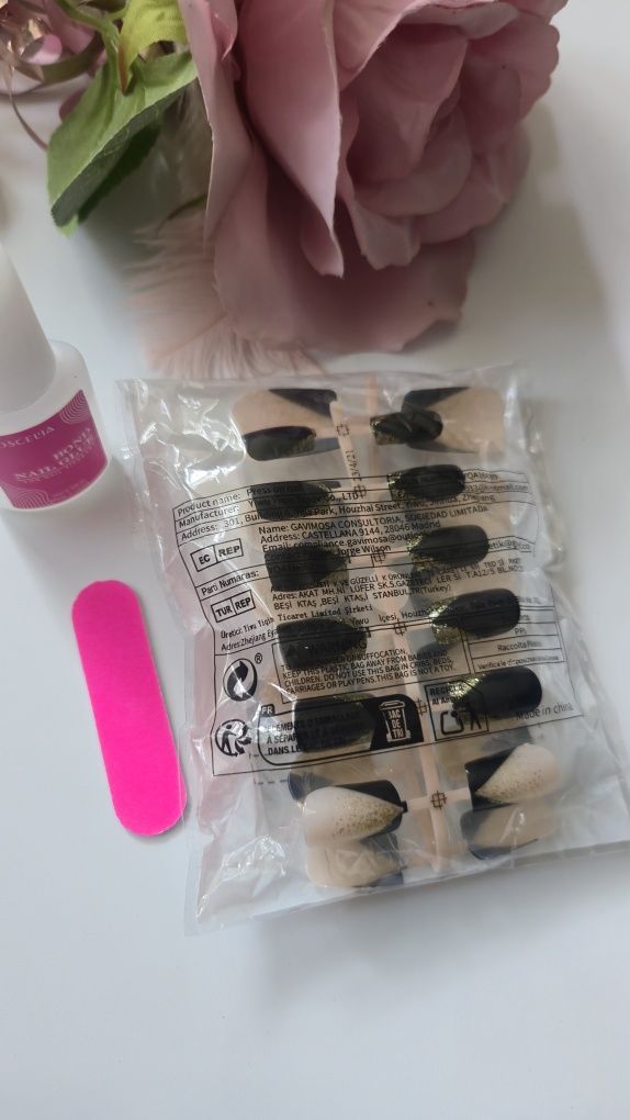 Zestaw Sztucznych Paznokci Czarno Złoty Manicure