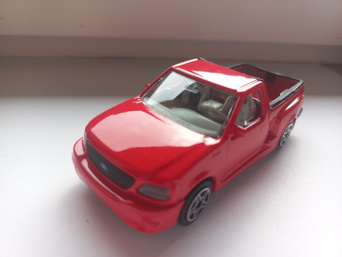 Bburago Ford SVT F-150,  skala 1:43