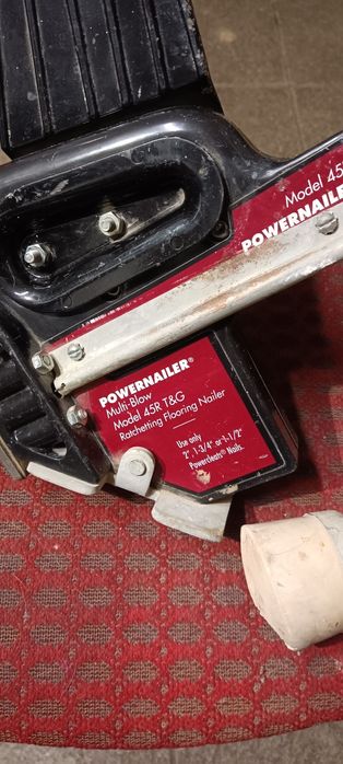 Pistolet POWERNAILER do montażu desek drewnianych