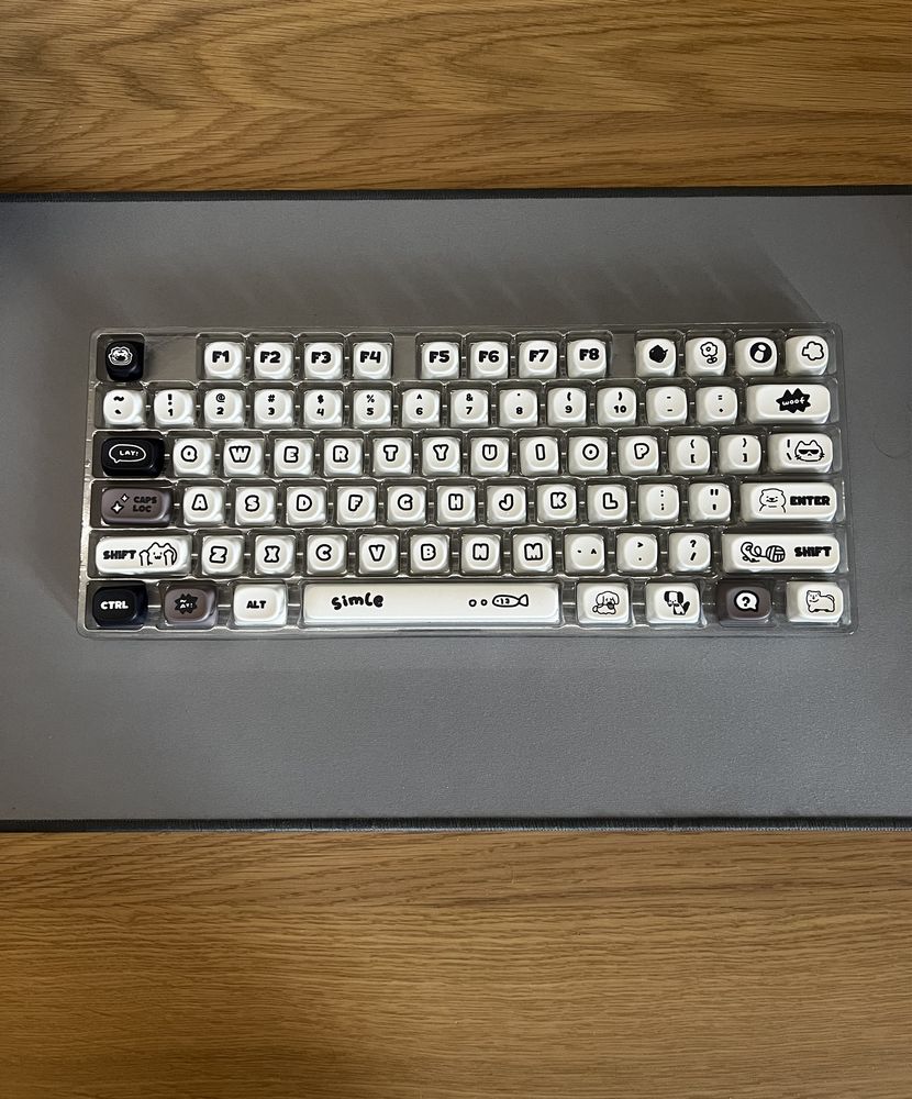 Logi keypops w dorbym stanie + keycaps + etui