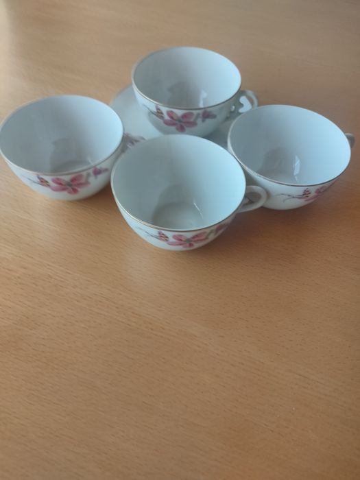 Chávenas "Empresa Electro Cerâmica V.N.G.".