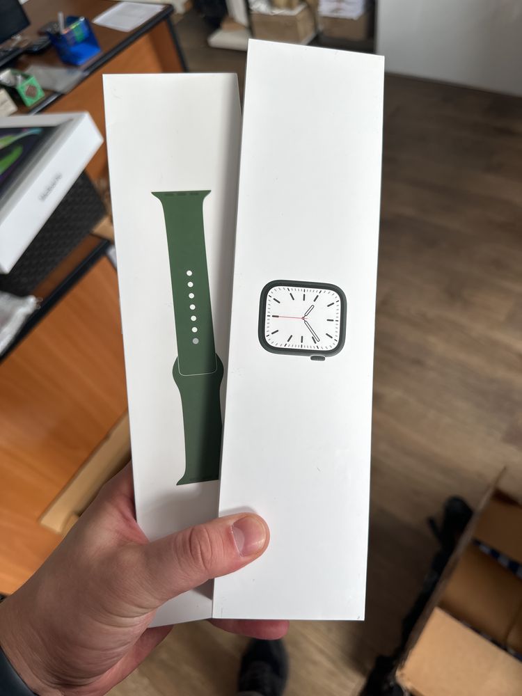 Нові Apple Watch 7 41 green wth green sport band MKN03