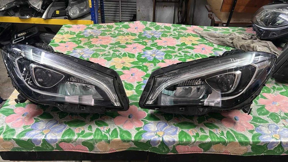 Par de Faróis Mercedes CLA Shooting Brake (X117)