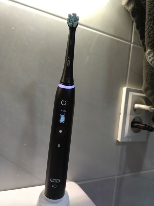 Електрична Зубна щітка IO Oral-B 6. Усього 3 місяці використання