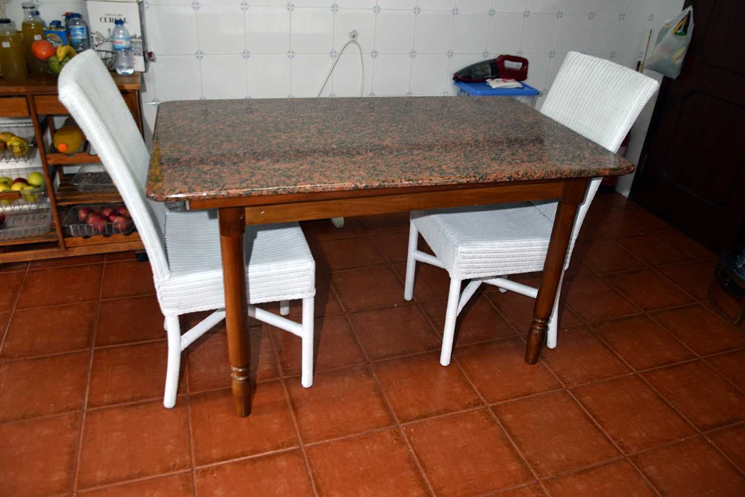 Cadeiras brancas palhinha vime