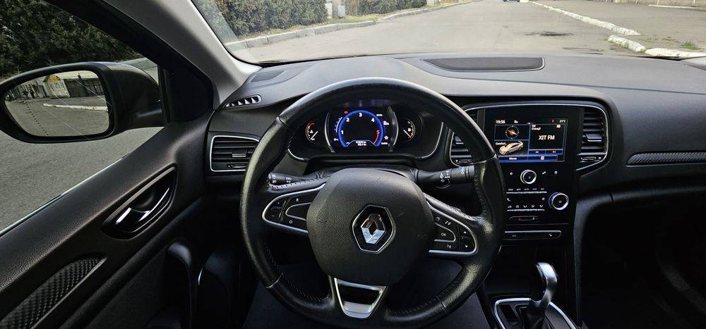 Офіційний Megane IV з автоматичною КПП