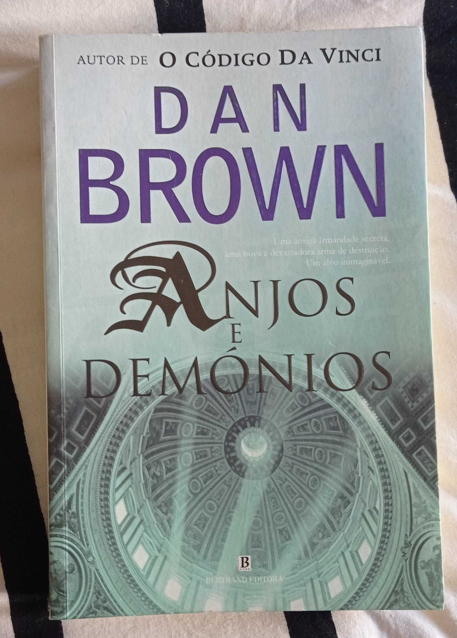 Anjos e Demónios de Dan Brown (portes incluídos)