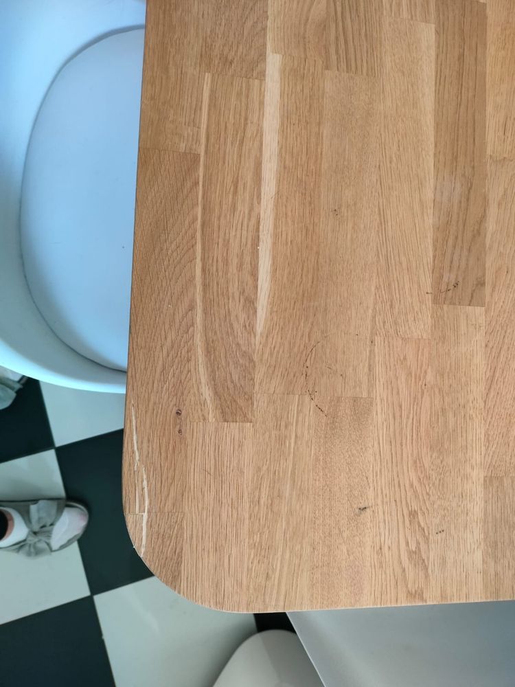 Stół z 4 krzesłami powystawowy