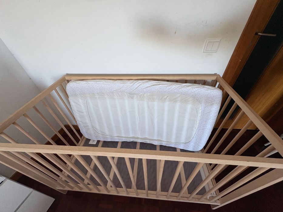 Berço com colchão (Ikea)
