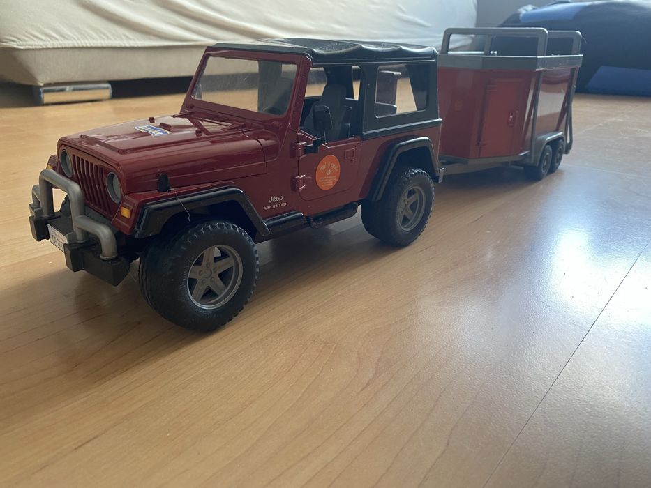 Jeep z przyczepą Bruder