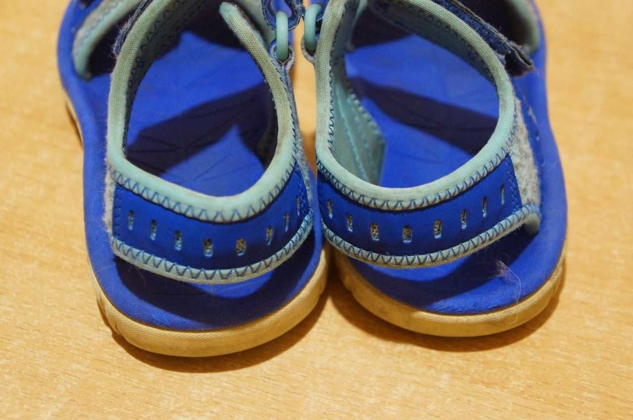 Clarks
Босоніжки 28 розмір, 18см стелька сандалии сандалії