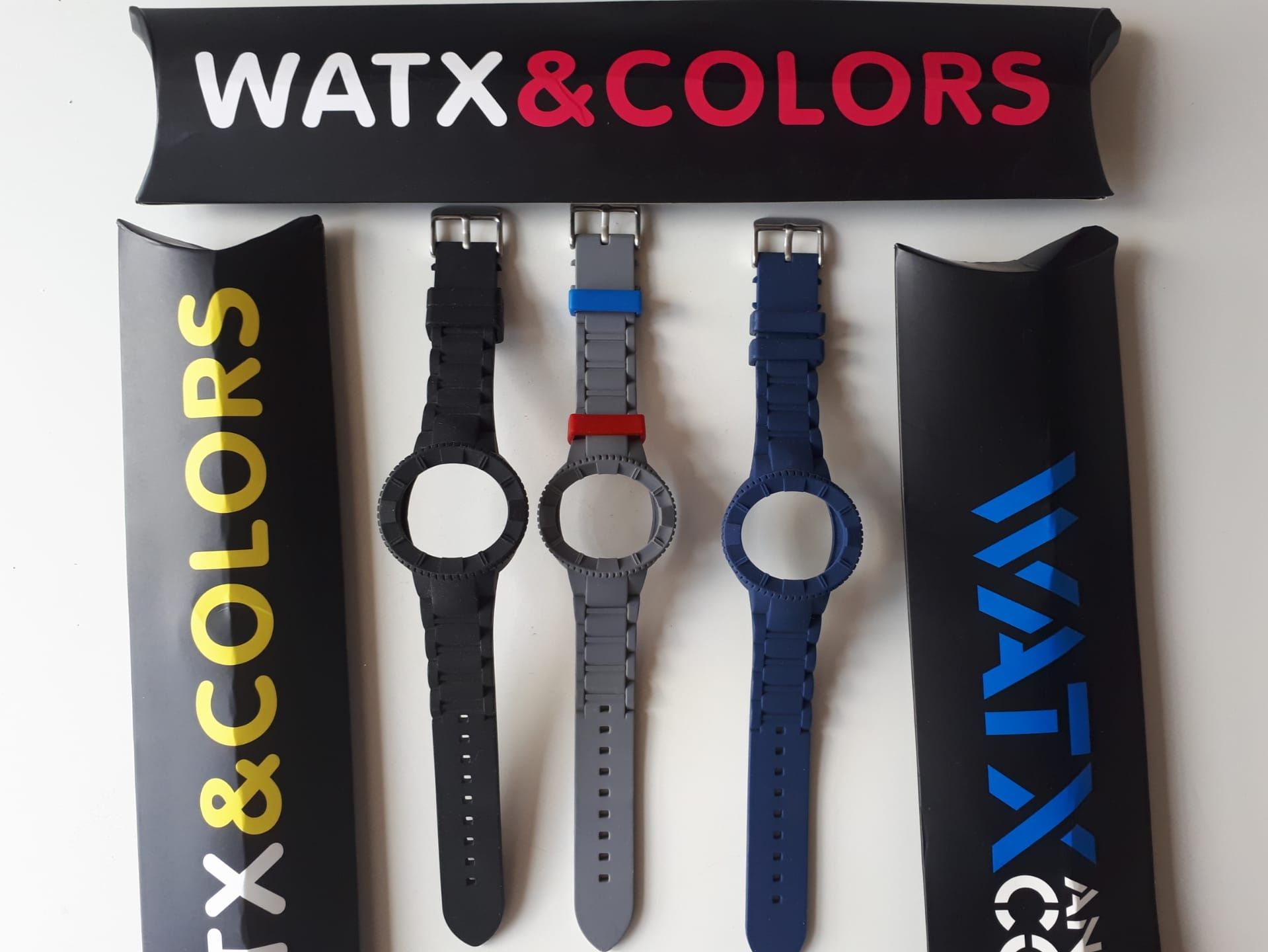 Braceletes novas WATX, tamanho M, de várias cores e modelos, com caixa