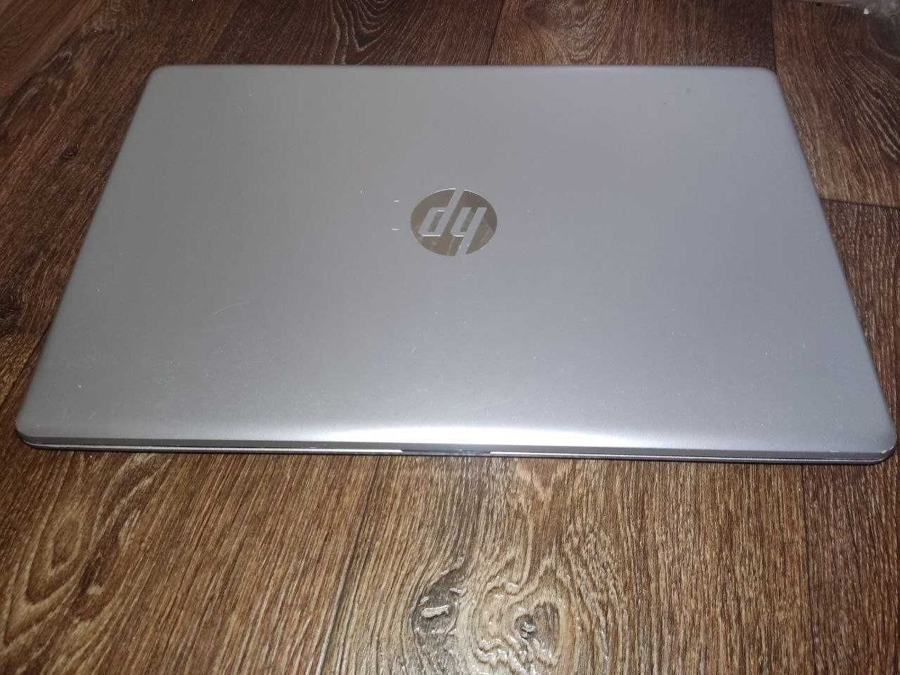 17.3 HP 17-by1xxx i3-8145u\8fv ddr4\128 SSD